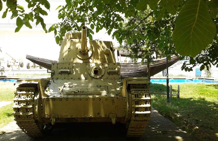 تصویر تانک نظامی در موزه نظامی کاخ سعد آباد تهران