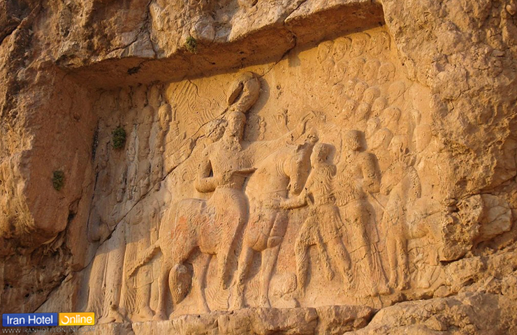 تصویری از نقش برجسته ساسانی بر روی دیوارهای سنگی داراب شیراز