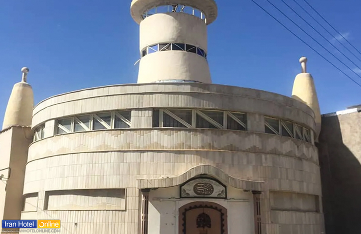 زورخانه امیر عرب و موزه پهلوانی بیرجند با نمایی به رنگ سفید