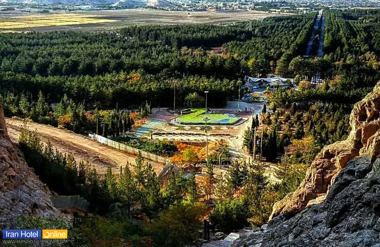 جاهای دیدنی کرمان؛ معرفی باغها، کویرها و جذابیتهای کرمان 41 تصویری از فضای سرسبز و باصفای پارک جنگلی پردیسان قائم کرمان