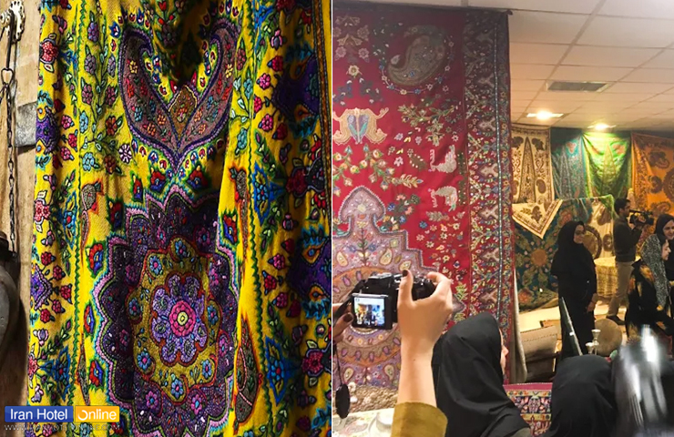 جاهای دیدنی کرمان؛ معرفی باغها، کویرها و جذابیتهای کرمان 20 دو عکس از گردشگرانی که مشغول بازدید از موزه پته هستند و دست بافته هنرمندانهای از هنر پته دوزی بر روی دیوار