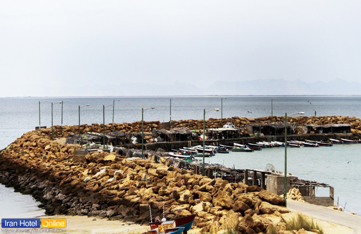 تصویری از اسکله تیس در یک روز آرام بهاری