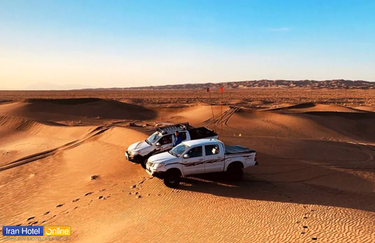 ماشین های آفرودی آماده تفریح در دل کویر رباط خان طبس