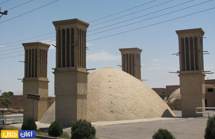 جاهای دیدنی یزد با عکس و آدرس 27 تصویری از آب انبار گیو با چهار بادگیر و گنبدی آجری از جاهای دیدنی یزد