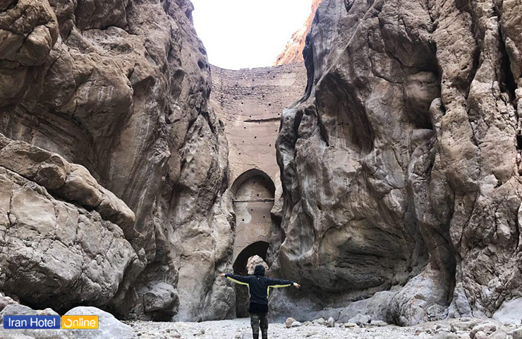 تصویری از سد شاه عباسی از جاذبه های تاریخی طبس