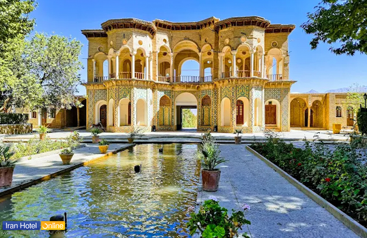 جاهای دیدنی کرمان؛ معرفی باغها، کویرها و جذابیتهای کرمان 7 نمایی زیبا از عمارت تاریخی باغ شازده ماهان از دیدنی های شهر کرمان