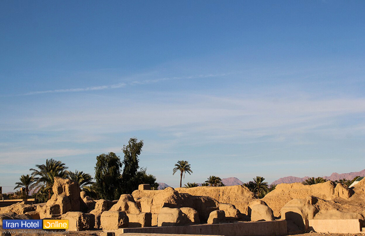 نمایی زیبا از ارگ تاریخی طبس در دل کویر آرام از جاهای دیدنی طبس