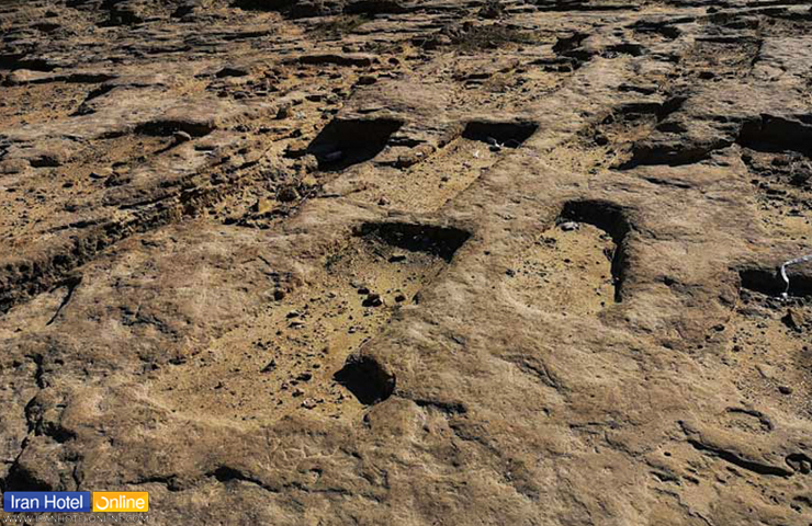 عکسی از قبرهای قبرستان جن‌های چابهار با شکلی عجیب