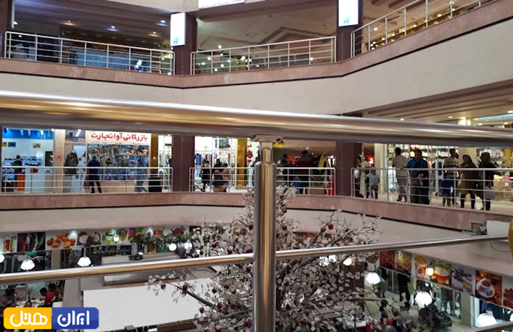 مراکز خرید بندر انزلی؛ معرفی بازارها و پاساژهای انزلی + عکس 5 تصویری از طبقات پاساژ ونوس بندر انزلی با غرفههای متعدد فروش