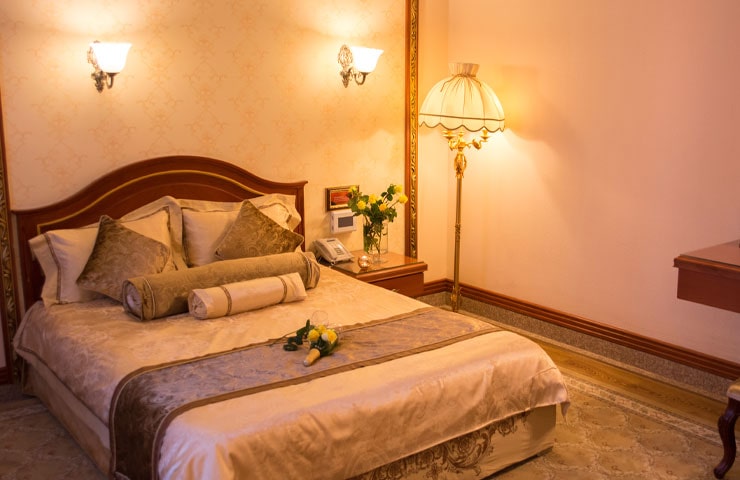 اتاق دبل هتل قصر طلایی مشهد 