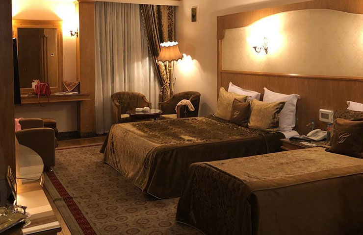 اتاق سه تخته هتل قصر طلایی مشهد 