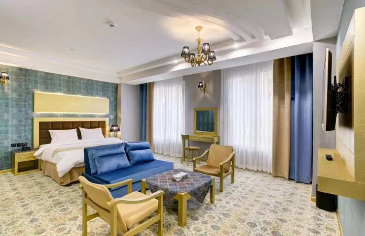 سوئیت دبل هتل ارغوان مشهد با تم آبی 