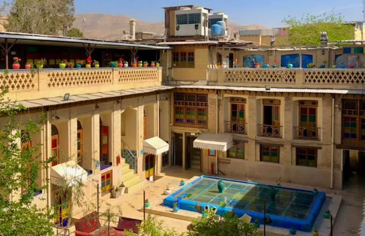 نمای ساختمان هتل سنتی نیایش شیراز