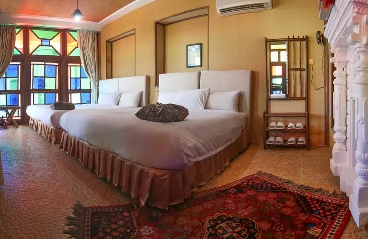اتاق چهار تخته هتل سنتی نیایش شیراز