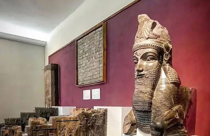 آثاری در موزه ملی ایران باستان نگهداری