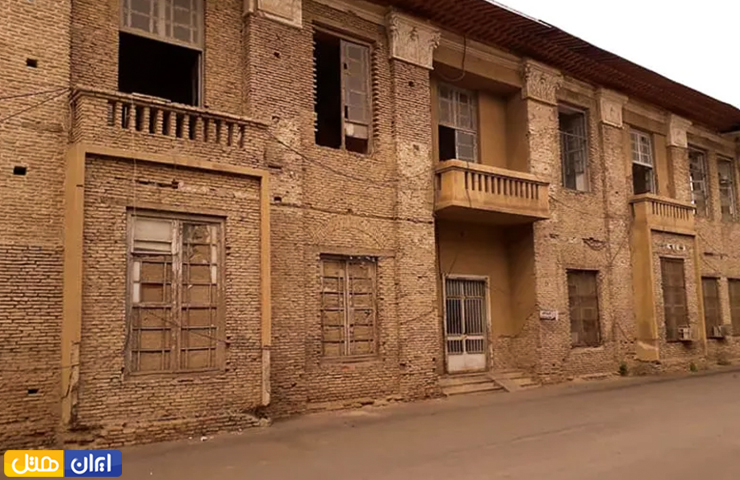 جاهای دیدنی گرگان؛ بهترین جاذبه های طبیعی و تاریخی گرگان 25 نمایی از دیوارهای آجری و نمای قدیمی ساختمان دو طبقه خانه آقا محمد خان قاجار