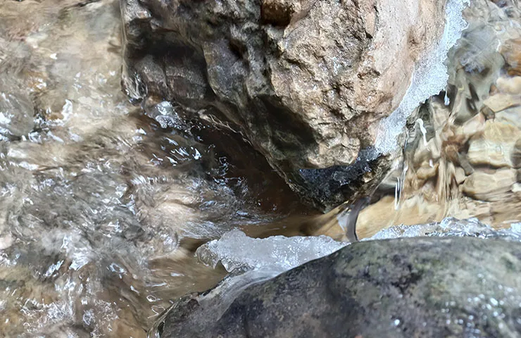 آب زلال آبشار مجن 