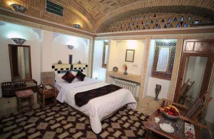مقایسه هتل داد و هتل باغ مشیر الممالک یزد