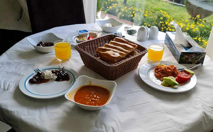 سرو صبحانه در هتل سالاردره ساری