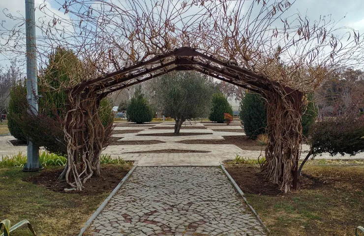 ورودی باغ گلها اصفهان