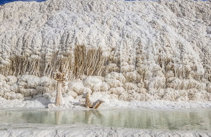 آبشار نمکی خور و بیابانک