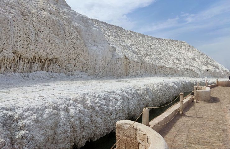 آبشار نمکی خور