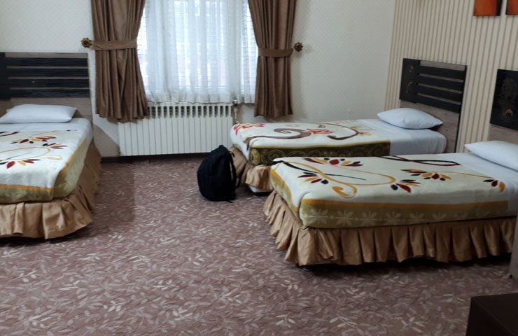 اتاق سه تخته هتل شهر آمل