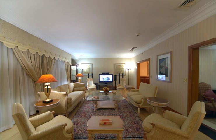 اتاق نشیمن در اتاق های هتل استقلال تهران