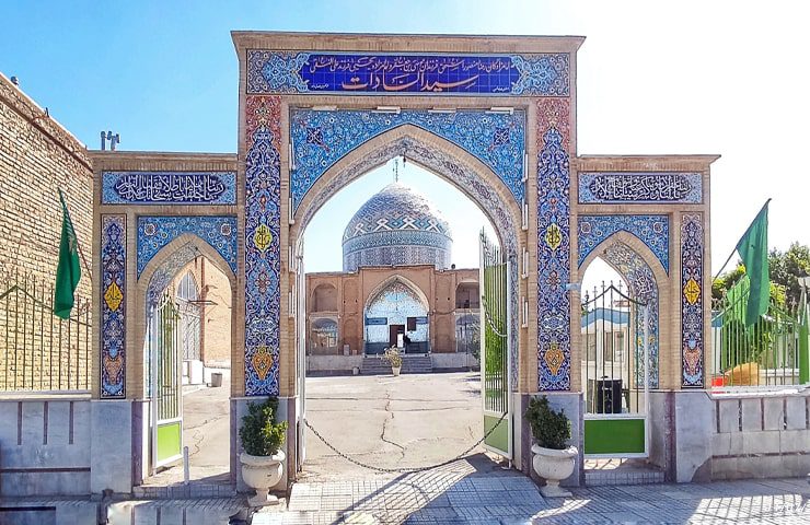 ورودی بقعه امامزاده سیدالسادات