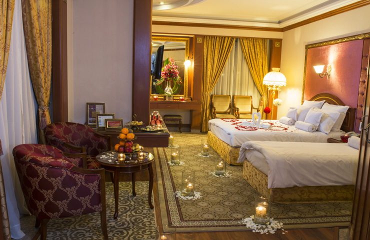 اتاق هانی مون هتل قصر طلایی مشهد