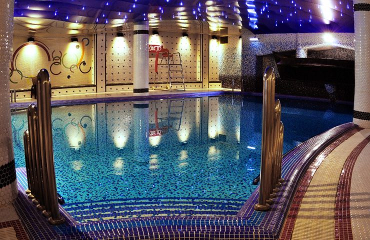 استخر هتل پردیسان مشهد