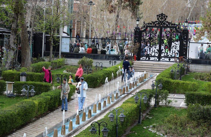 محوطه و فضای سبز موزه سینما ایران 