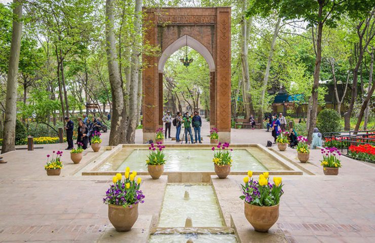 حوض زیبای باغ ایرانی 