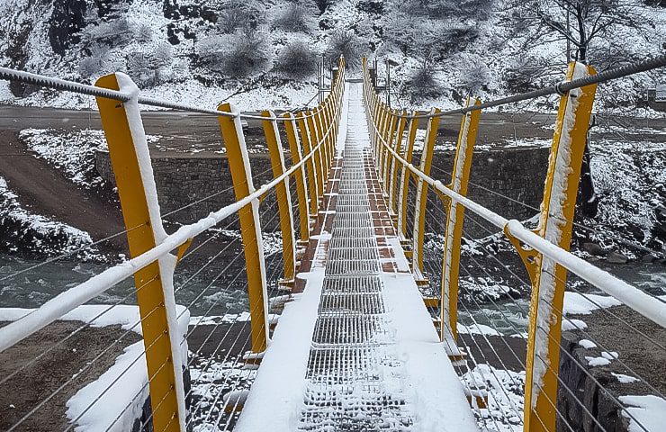 پل معلق رودبارک در زمستان 