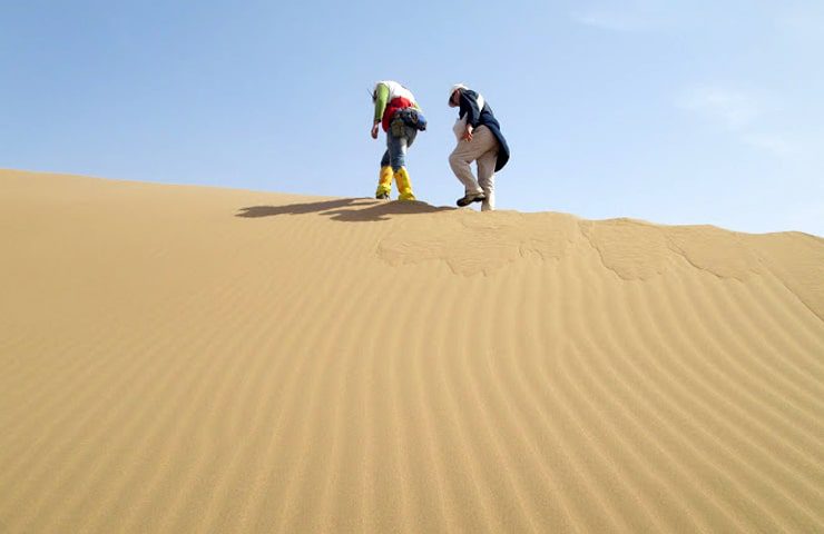 پیاده‌ر‌وی در کویر