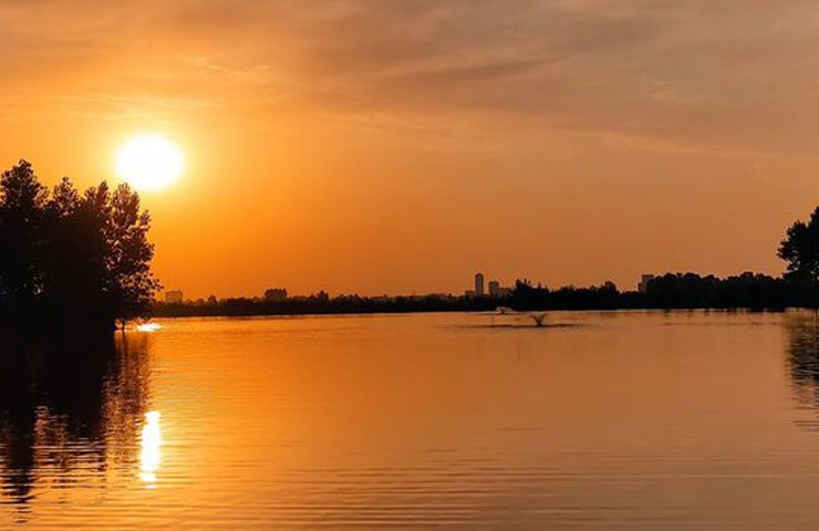 غروب آفتاب در تالاب بین‌المللی ازباران