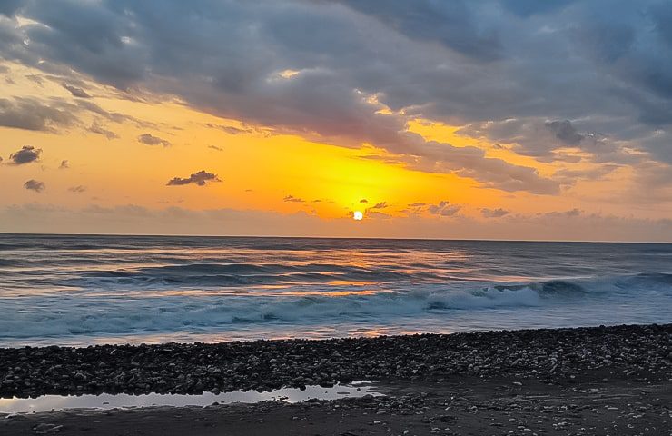 غروب آفتاب در ساحل رادیو دریا