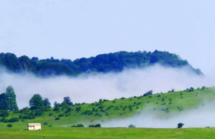 روستای جهان نما در میان ابرها