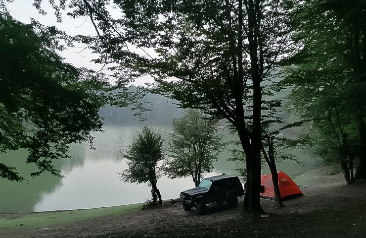 کمپینگ در دریاچه چورت