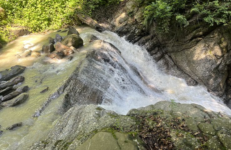 مسیر آب آبشار گزو
