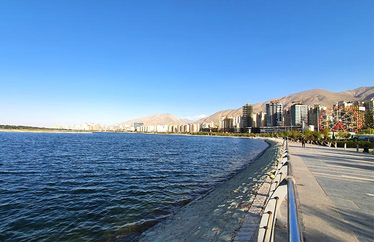 دریاچه چیتگر از مکان های تفریحی تهران برای جوانان 