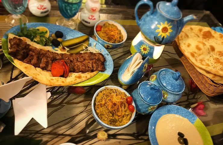 سرو غذای ایرانی در هتل الماس دو مشهد 