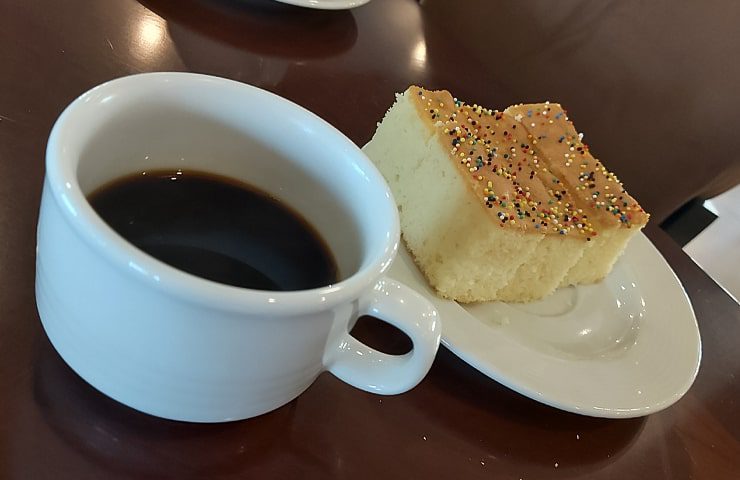 سرو چای در صبحانه هتل فلامینگو 