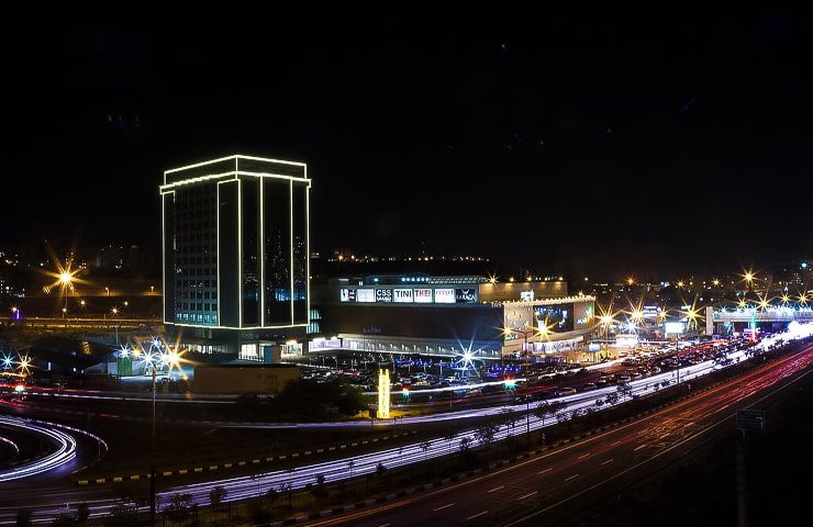 نمای هتل لاله پارک تبریز در شب
