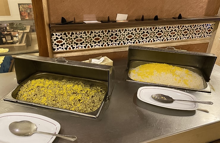 سرو انواع برنج در بوفه ناهار هتل صفائیه یزد
