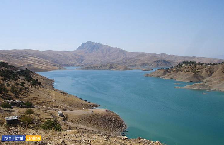 رودخانه جاری زاب در یک روز آفتابی از دیدنی های کردستان