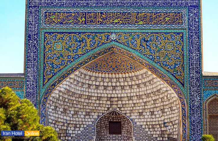 جاهای دیدنی مشهد با عکس و آدرس (+100 مکان دیدنی و تفریحی جدید) 109 کاشی کاری های جذاب و چشمنواز سردر مسجد میرزا