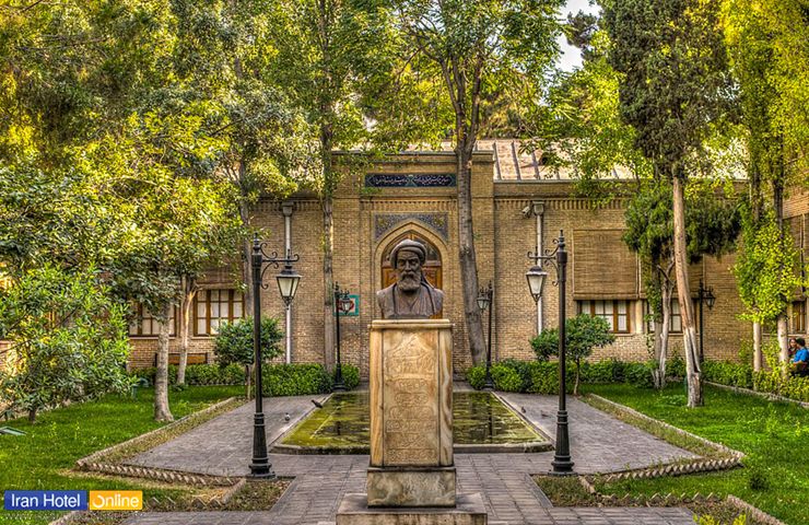 کاخ گلستان تهران؛ معرفی بخشهای مختلف، ساعت بازدید + قیمت ورودی 31 نمایی از سردیس مشاهیر در باغ موزه نگارستان تهران