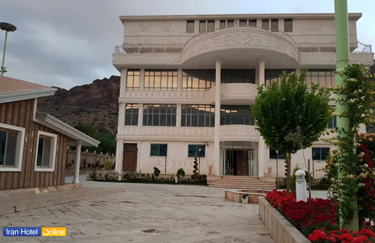 آبشار بیشه؛ نوازش زلال آب بر گیسوی درختان 9 تصویری از نمای ساختمان سفیدرنگ هتل شاپورخواست خرم آباد