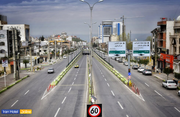 راهنمای سفر زمینی به مشهد؛ مسیری جذاب و بهیادماندنی 15 تصویری از شهرهای شمالی ایران در مسیر جاده مشهد و تابلوهای راهنما به سمت مشهد و تهران